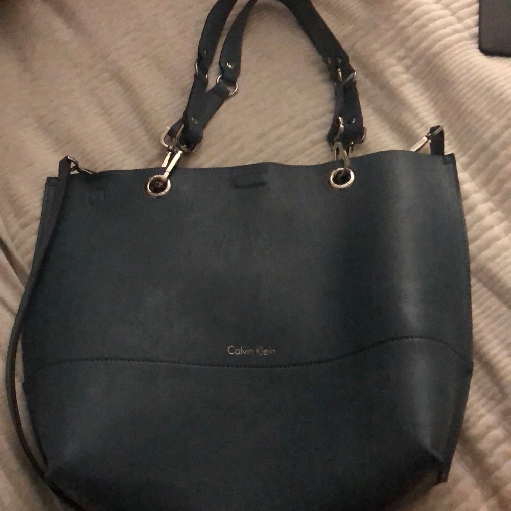 Calvin Klein purse w/ shoulder strap - reversible